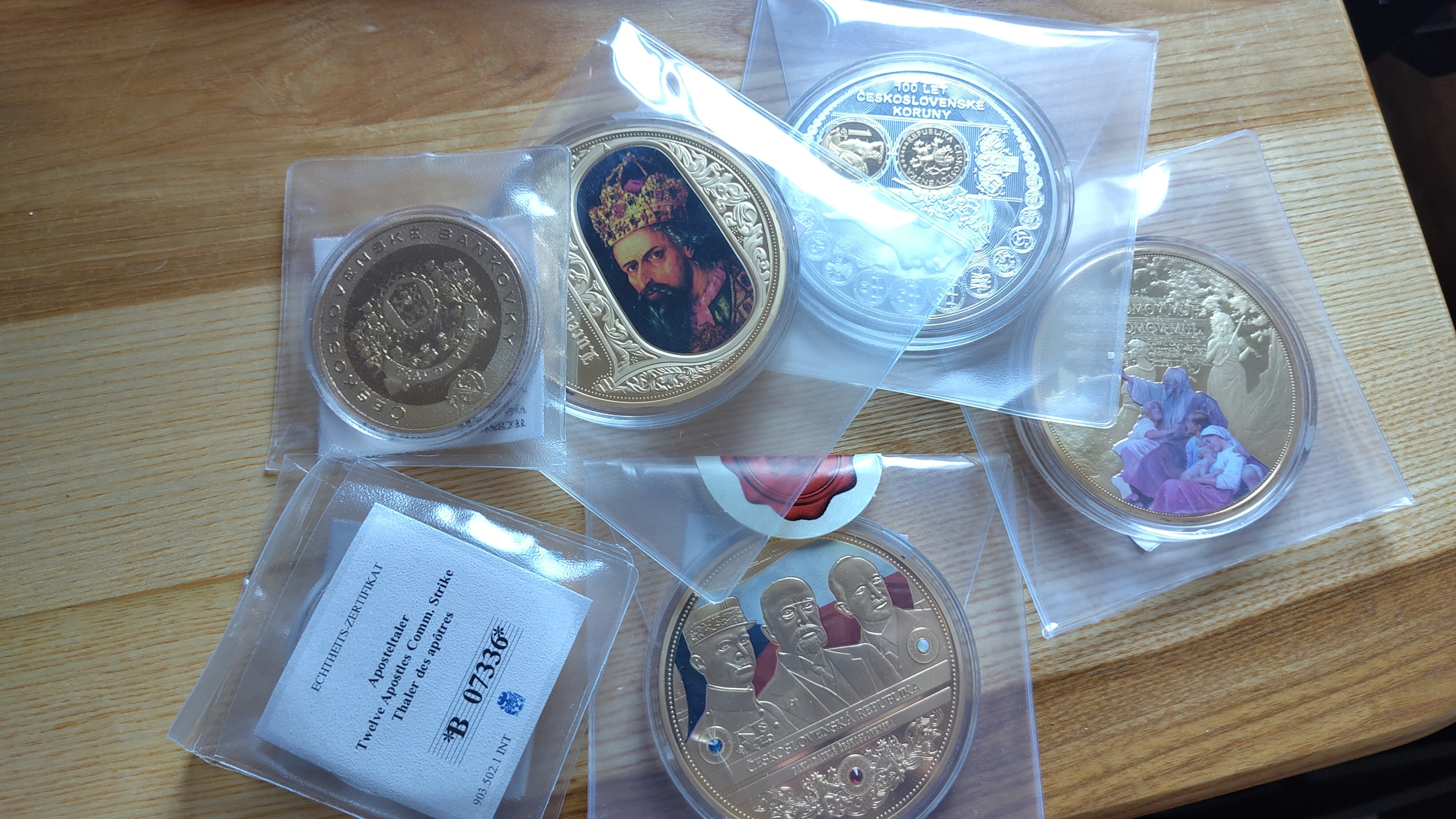 Sada jistě velmi hodnotných a zaručeně pravých?! pamětních či co mincí